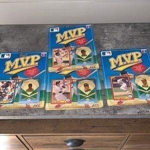 MVP 1990 score collector pin & card . Price is for all 4